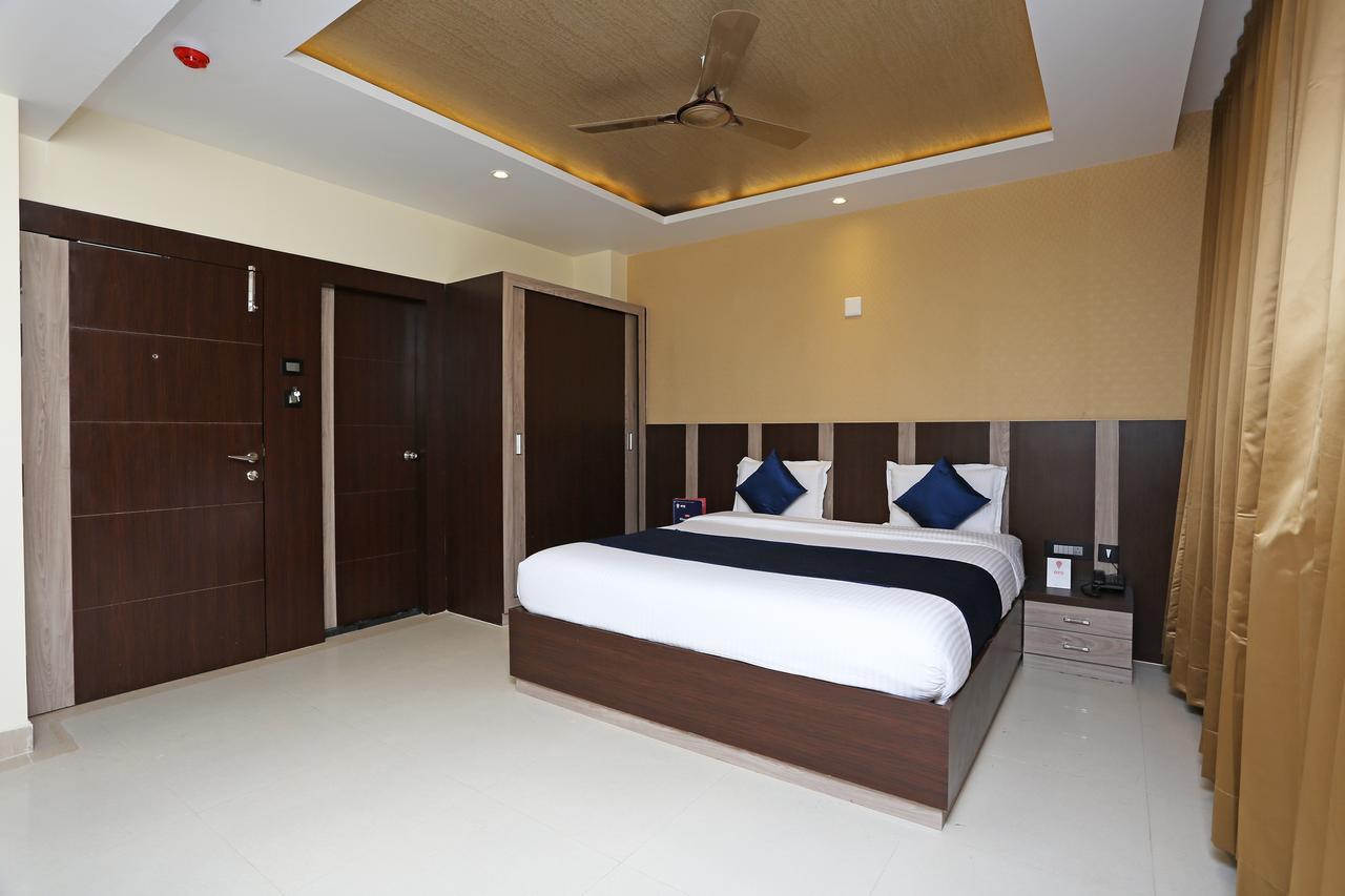 Hotel Golden Orchid Бхубанешвар Екстериор снимка
